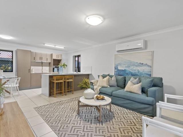 2 Bedroom Granny Flat with Electricity, Water, NBN and lawns included!