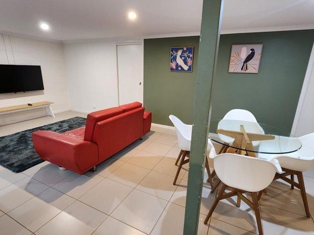 2 bedroom grany flat Including Electricity in Atherton