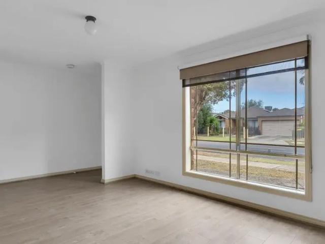 2 BEDROOM GREAT OUTDOOR SPACE