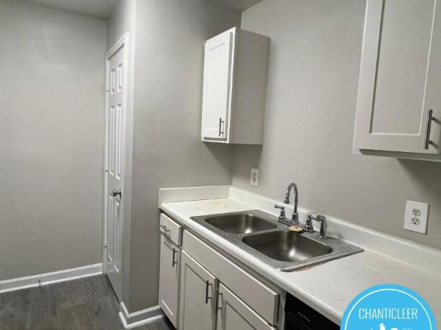 2 bedroom, Greensboro NC 27407 105845326