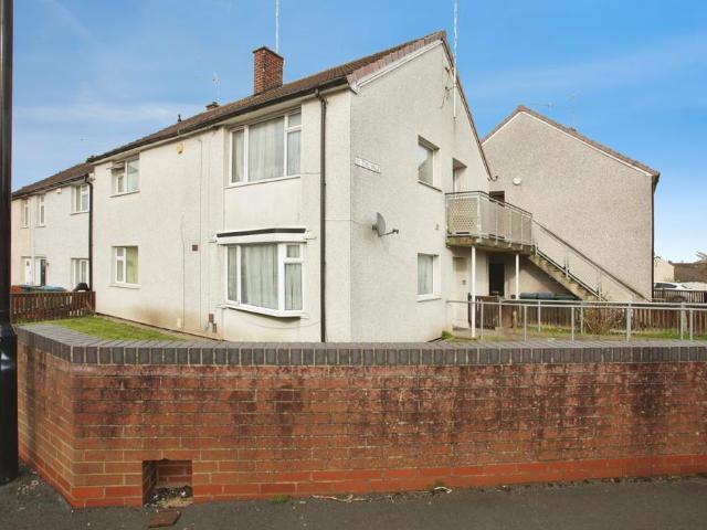 2 bedroom ground maisonette for sale