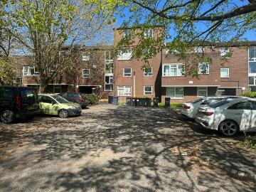 2 bedroom ground maisonette for sale
