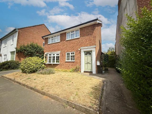 2 bedroom ground maisonette for sale