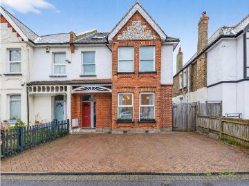 2 bedroom ground maisonette for sale