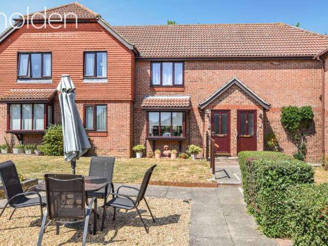 2 bedroom ground maisonette for sale