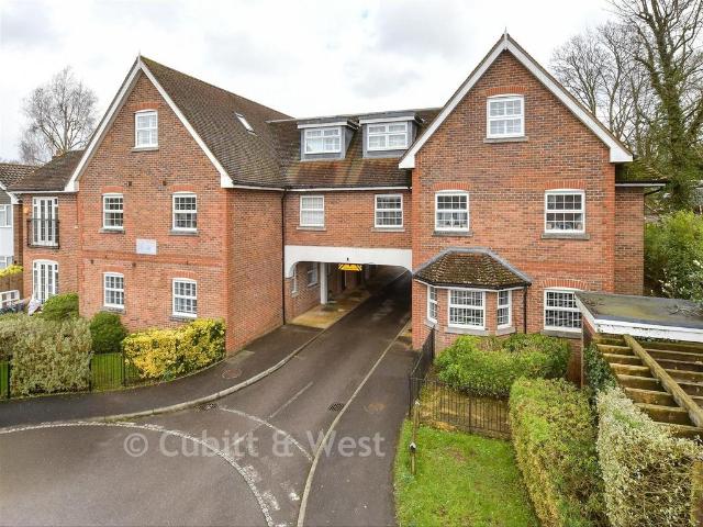 2 bedroom ground maisonette for sale