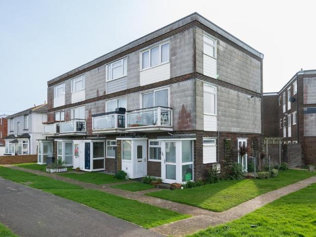 2 bedroom ground maisonette for sale