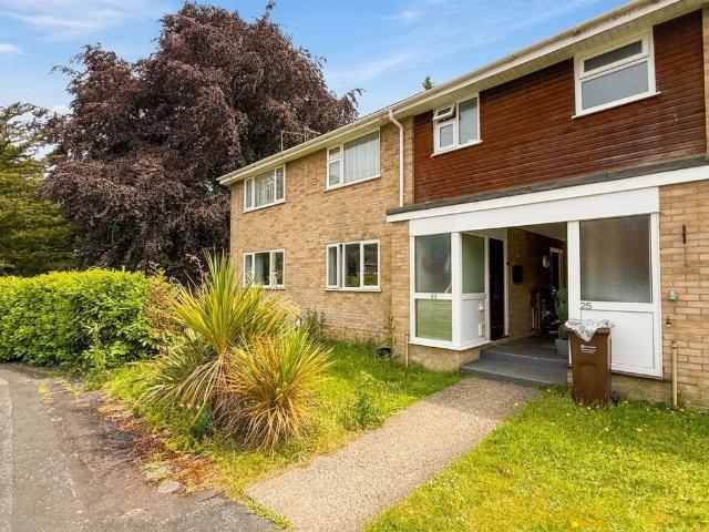 2 bedroom ground maisonette for sale