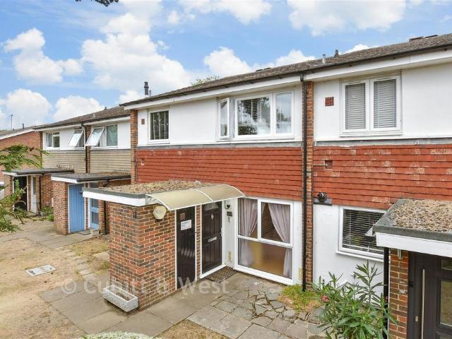 2 bedroom ground maisonette for sale
