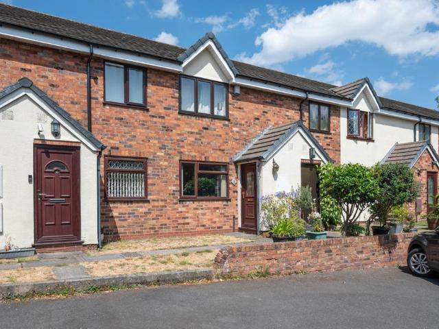 2 bedroom ground maisonette for sale