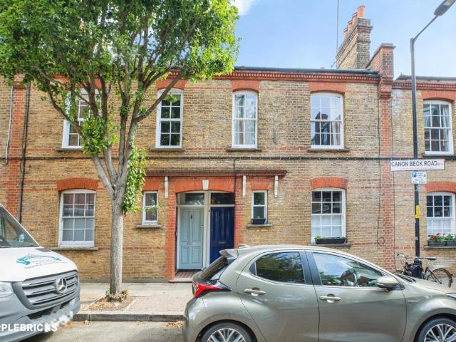 2 bedroom ground maisonette for sale