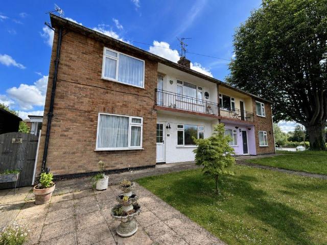 2 bedroom ground maisonette for sale