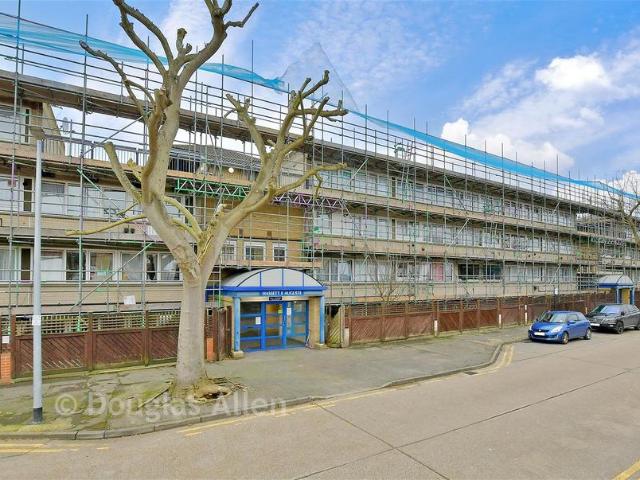 2 bedroom ground maisonette for sale