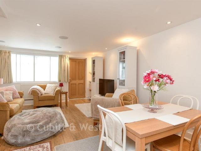 2 bedroom ground maisonette for sale