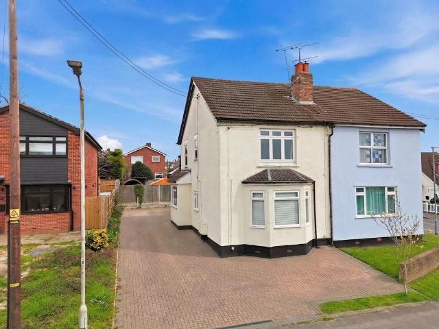 2 bedroom ground maisonette for sale