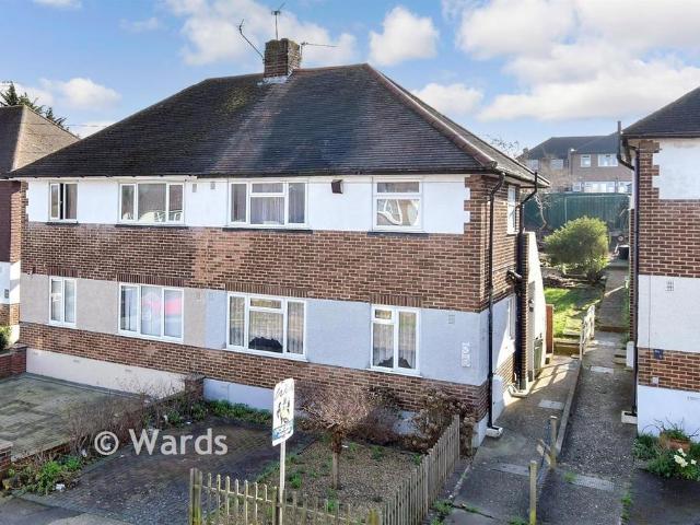 2 bedroom ground maisonette for sale