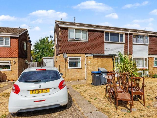 2 bedroom ground maisonette for sale
