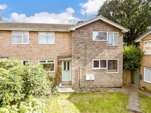 2 bedroom ground maisonette for sale