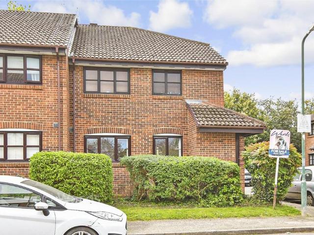 2 bedroom ground maisonette for sale