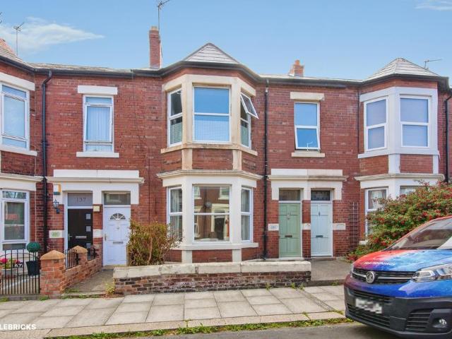 2 bedroom ground maisonette for sale