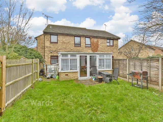 2 bedroom ground maisonette for sale