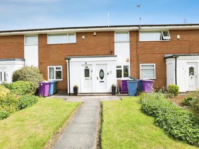 2 bedroom ground maisonette for sale