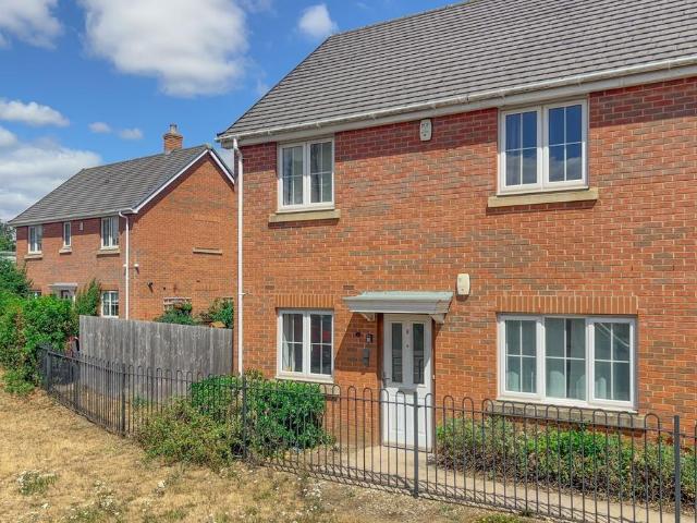 2 bedroom ground maisonette for sale
