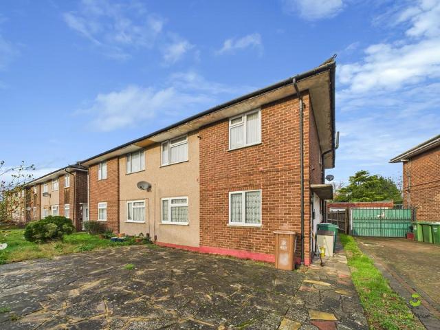 2 bedroom ground maisonette for sale