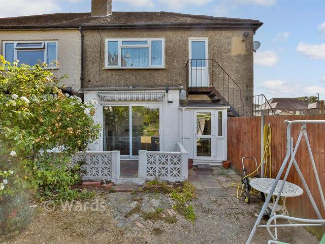 2 bedroom ground maisonette for sale