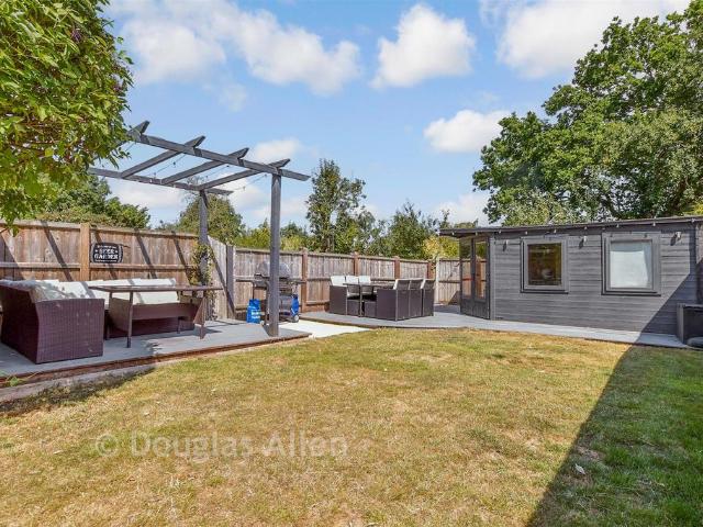 2 bedroom ground maisonette for sale