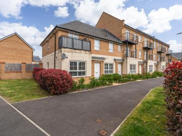 2 bedroom ground maisonette for sale