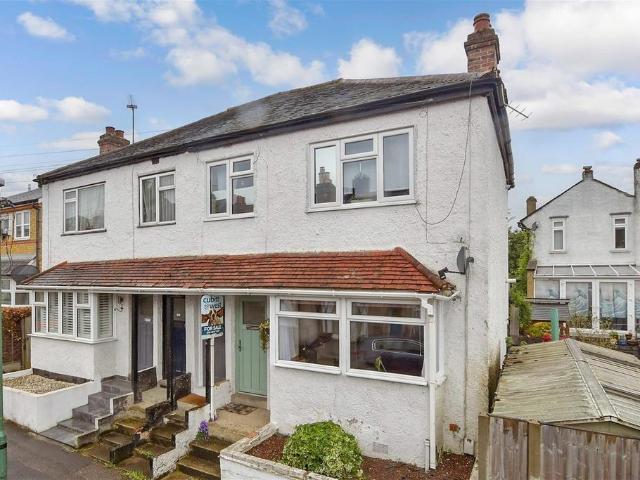 2 bedroom ground maisonette for sale