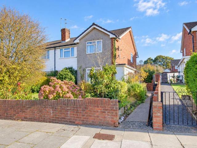 2 bedroom ground maisonette for sale
