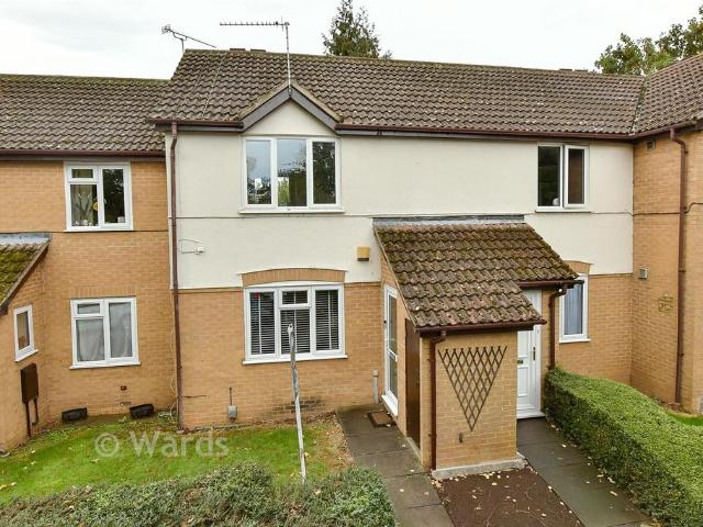 2 bedroom ground maisonette for sale