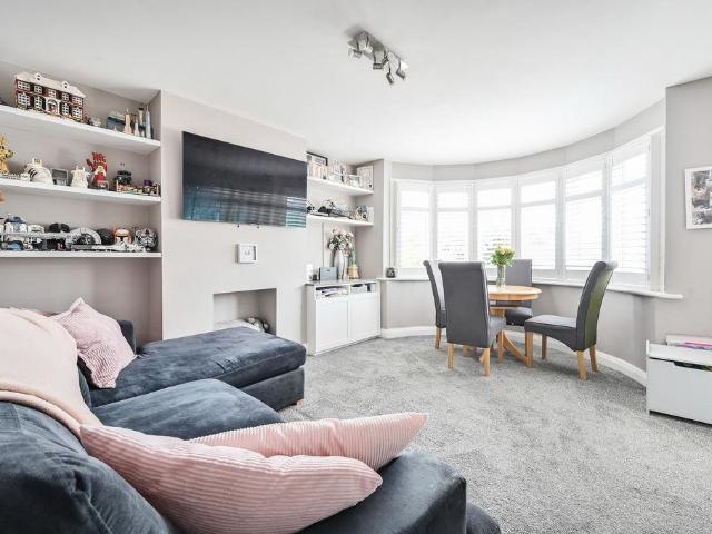 2 bedroom ground maisonette for sale