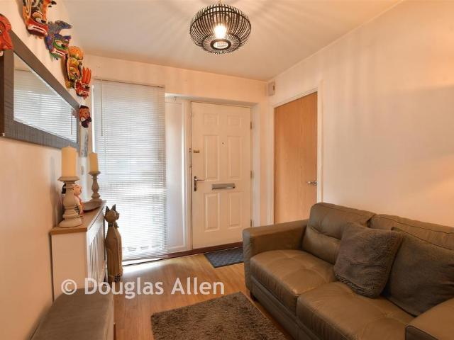 2 bedroom ground maisonette for sale