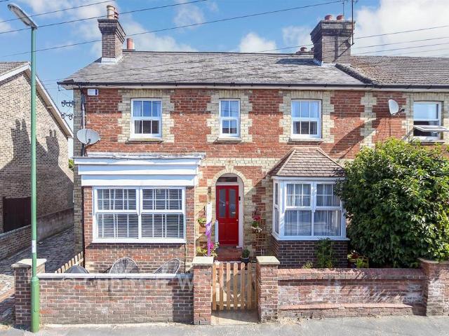 2 bedroom ground maisonette for sale