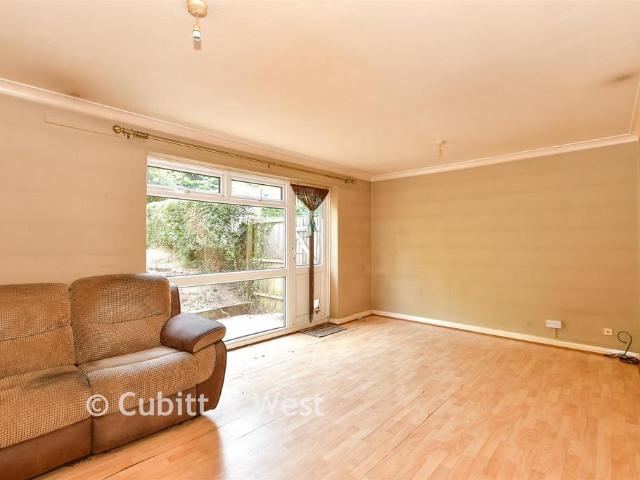 2 bedroom ground maisonette for sale