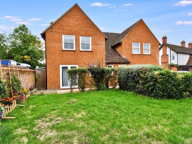 2 bedroom ground maisonette for sale
