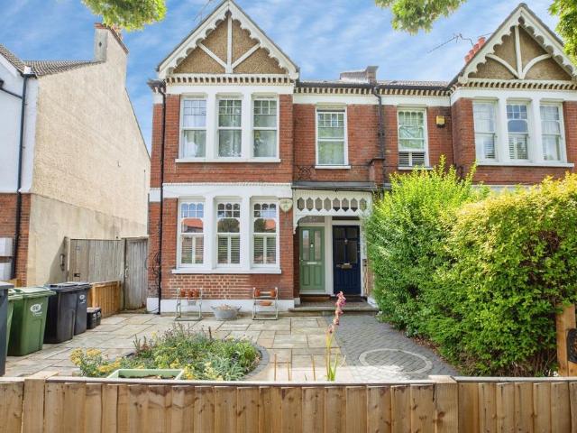 2 bedroom ground maisonette for sale