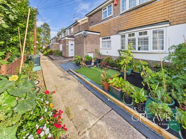 2 bedroom ground maisonette for sale