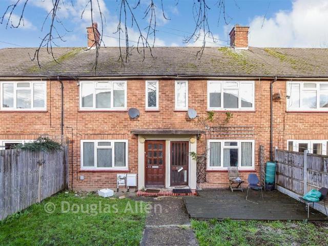 2 bedroom ground maisonette for sale