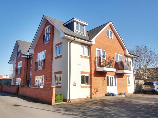 2 bedroom ground maisonette for sale