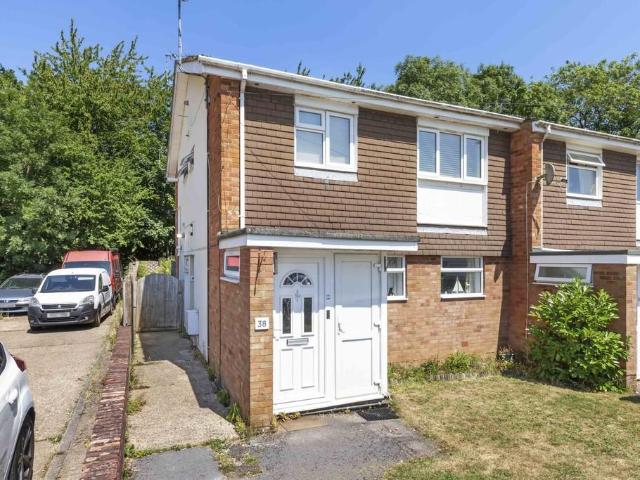 2 bedroom ground maisonette for sale