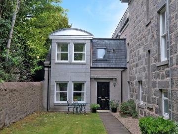 2 bedroom ground maisonette for sale