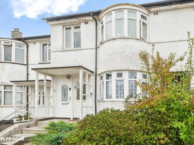 2 bedroom ground maisonette for sale