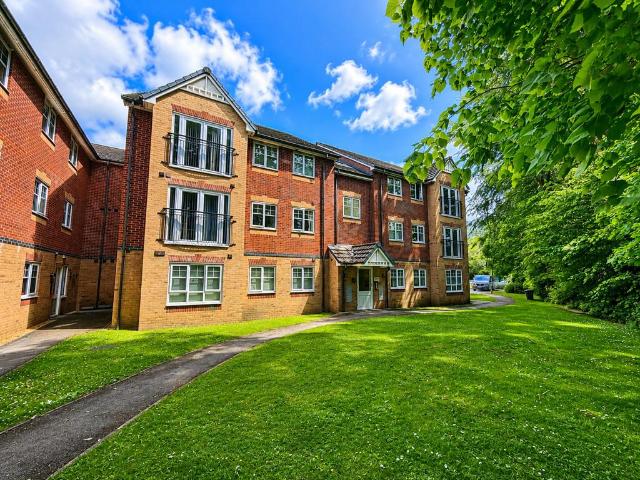 2 bedroom ground maisonette for sale