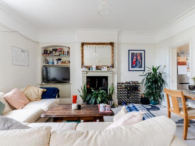 2 bedroom ground maisonette for sale