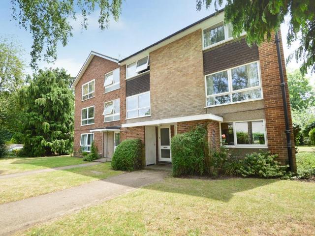 2 bedroom ground maisonette for sale