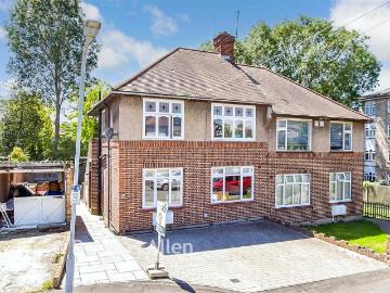 2 bedroom ground maisonette for sale